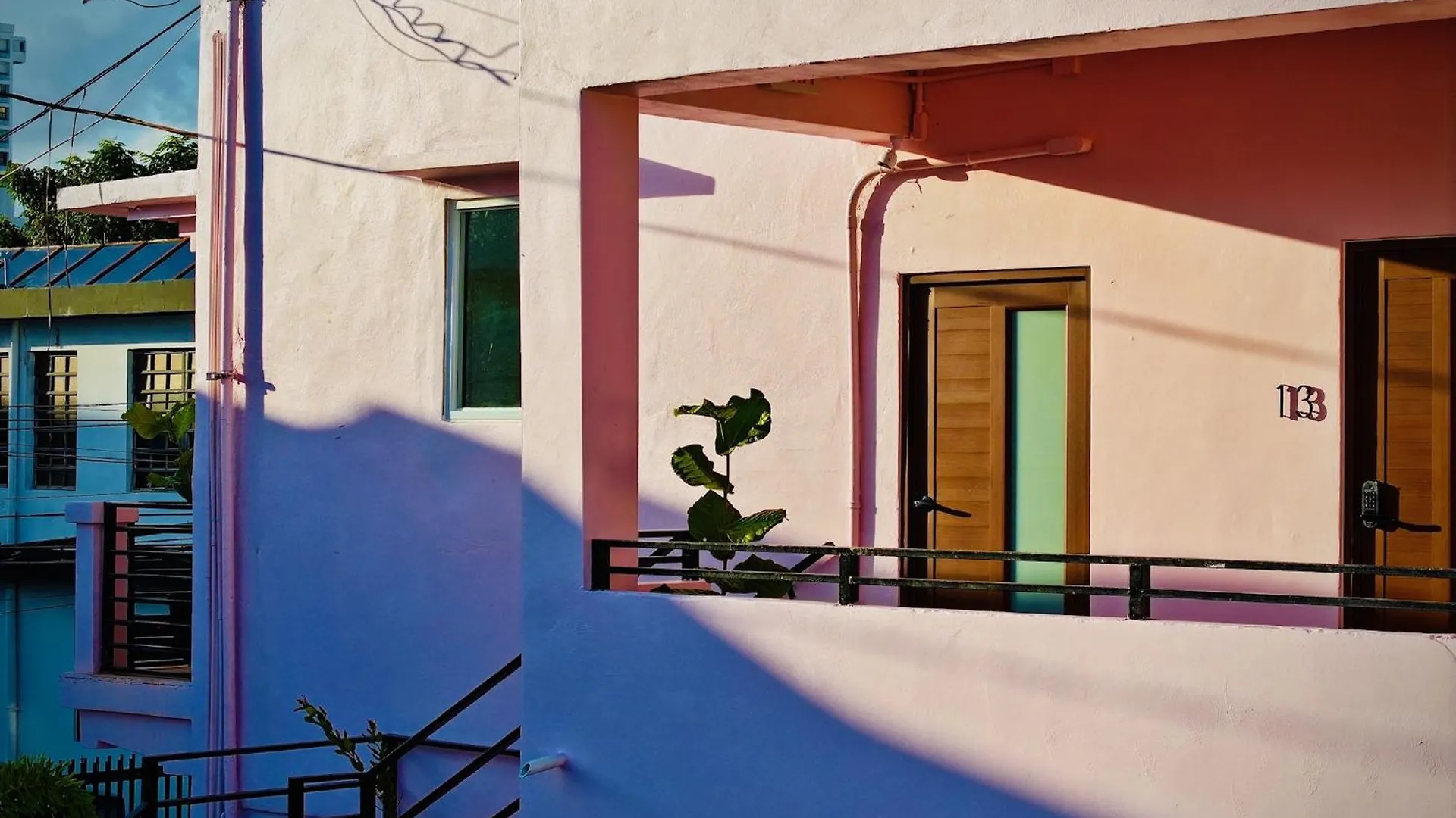 Hotel Room 8 Colorful Crash Pad Near Cerra Art San Juan
