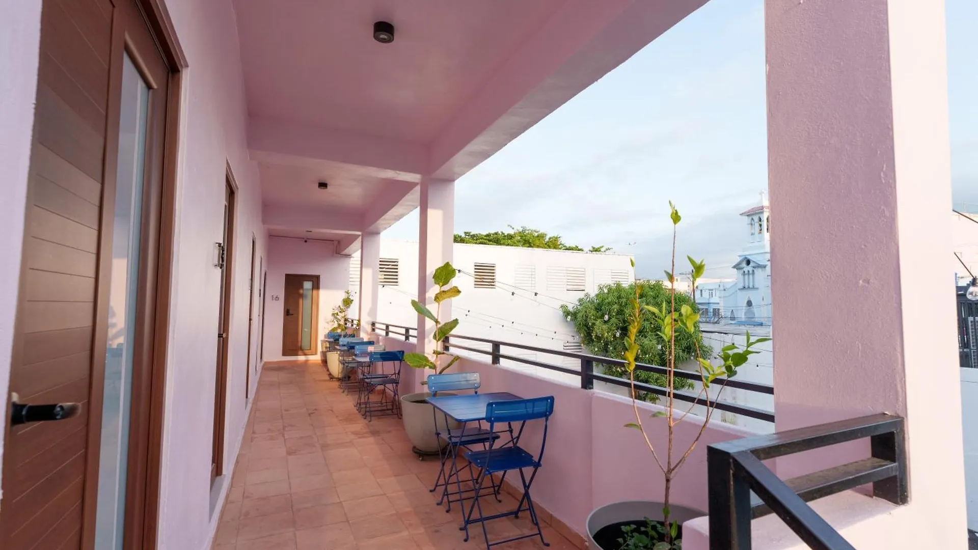 Hotel Room 8 Colorful Crash Pad Near Cerra Art San Juan