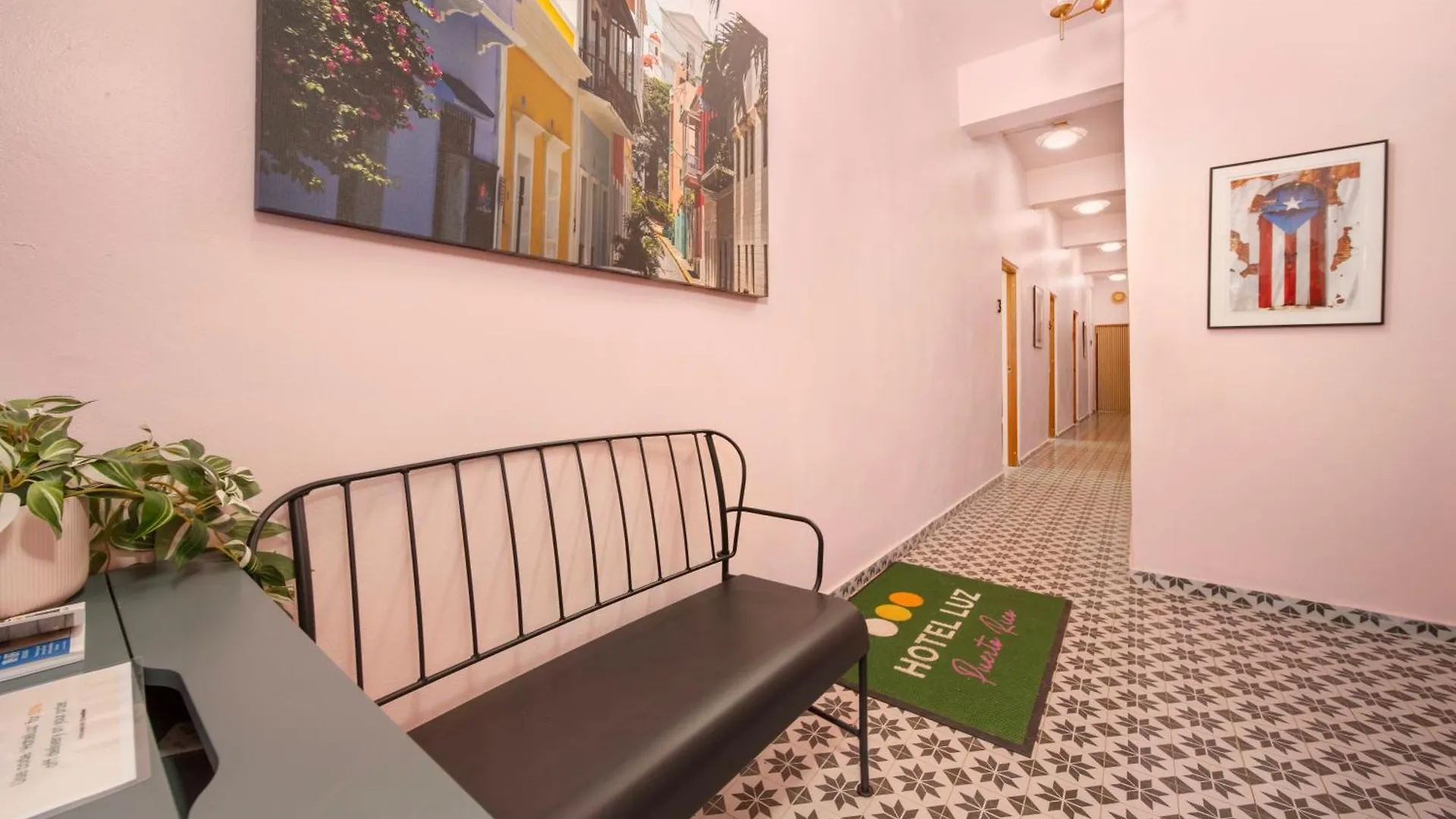Room 8 Colorful Crash Pad Near Cerra Art San Juan Porto Riko
